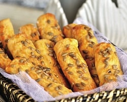 Soğanlı Mahlepli Çörek