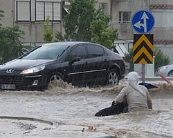 İzmir'i Su Bastı