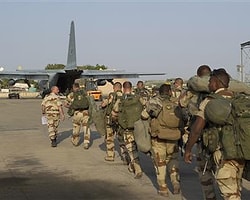 Fransız Uçakları Mali'nin Kuzeyini Vuruyor