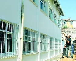 Okulu Eğitim Öğretime Hükümlüler Hazırlıyor