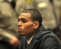Chris Brown Paparazilerden Kaçarken Kaza Yaptı