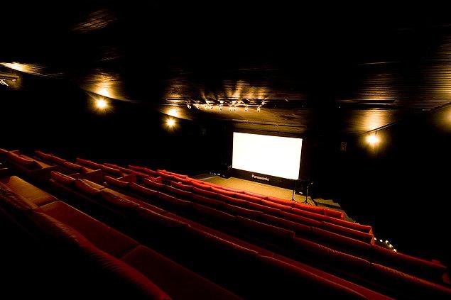 13. Kötü haber: Her istediğinizde sinemaya, tiyatroya gidemeyeceksiniz. İyi haberse, buradaki sakin ve huzurlu hayatla, buna duyduğunuz ihtiyaç azalacak.