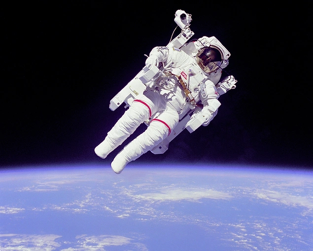 Astronotlara göre uzay, dağlanmış biftek, sıcak metal ve kaynak dumanları gibi kokuyor.