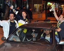Fenerbahçeli Taraftarlar Sokağa Döküldü