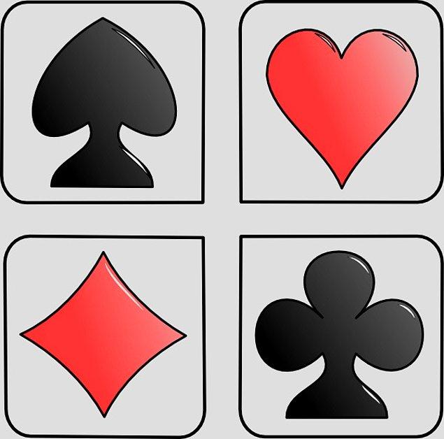 1. Oyun kartlarındaki şekiller 4 farklı sınıfı anlatıyor: Maça asilleri, kupa din adamlarını, karo tüccarları, sinek ise köylüleri temsil ediyor. Bu semboller Fransız sınıflandırılmasından esinlenmiş.