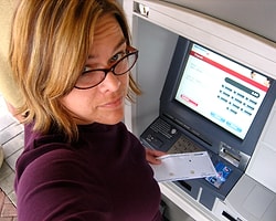 ATM'den Paranızı Hızlı Çekmeyin!