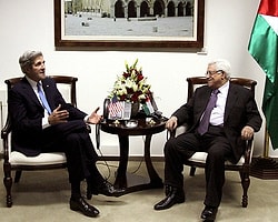 Kerry ile Abbas Bir Araya Geldi