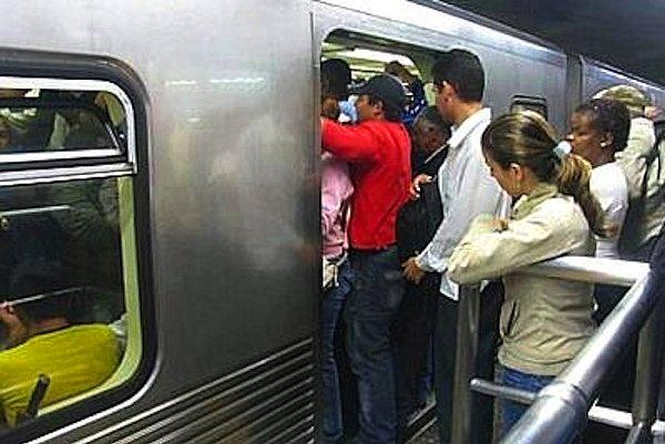 8. Toplu taşıma araçlarına, asansörlere binmeden önce herkesin inmesini beklemeyenler