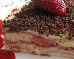 Çilekli Browni Tarifi