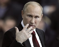Rusya'da Taksim'e Kim “Putin İstifa” Yazdı Tartışması