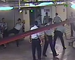 O Polisler: 'Sadece Taşıdık'
