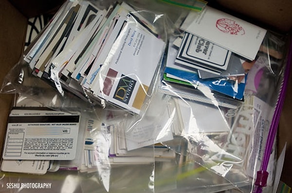 7. У вас куча визитных карточек, которые вы сохранили на всякий случай.