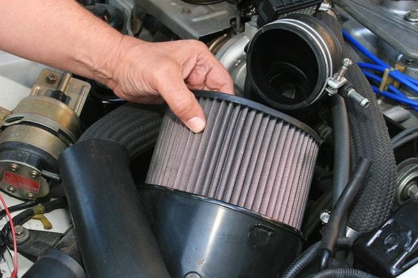 2. Aracınızın hava filtresini düzenli olarak temizleyin.