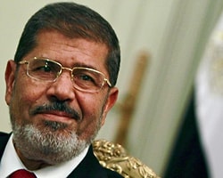 Mursi'nin Gözaltı Süresi Yine Uzatıldı
