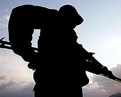 Kışlada Eşcinsel: Askerle Yatar, Para da Yaparsın!