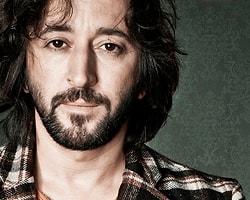 Para Destesiyle Yürüdü