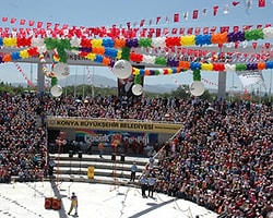 AKP'den Yazı: 'Mısır İçin Festivalleri İptal Edin'