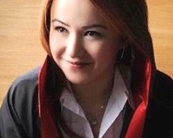 Odasında Ölü Bulundu
