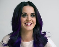 Katy Perry'ye Muştalı Mikrofon