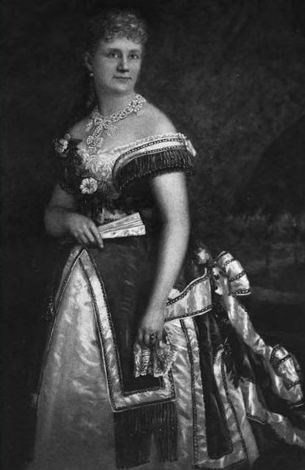 13. Марта Костон