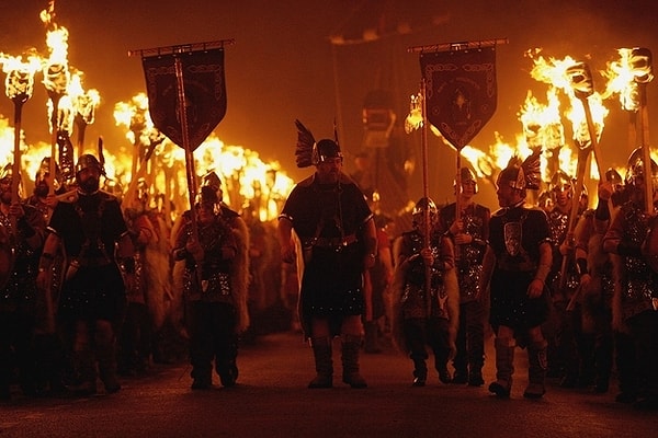 Up Helly Aa Ateş Festivali — Lerwick, İskoçya