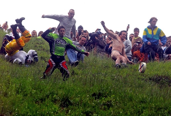 Cooper Hill's Cheese Yuvarlama Festivali — Gloucester, İngiltere