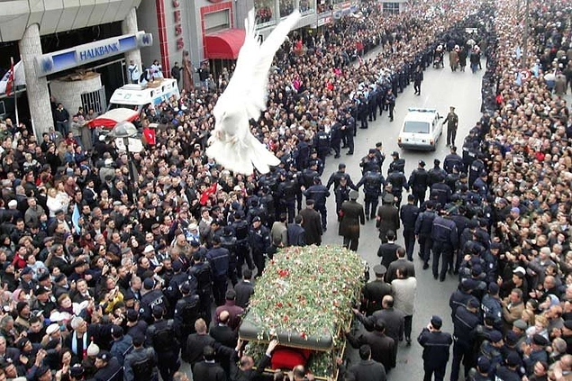 Vefatının 10. Yılında 30 Madde ile Bülent Ecevit