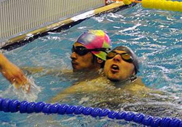 21. Sivas'ta, üniversite öğrencileri arasında düzenlenen yüzme yarışında, bacağına kramp giren bir sporcu boğulma tehlikesi geçirince yarışı bırakarak rakibini kurtaran öğrenci.
