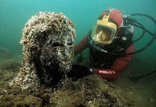 Deniz Altında Bozulmadan Günümüze Gelen Eski Mısır Heykelleri Keşfedildi