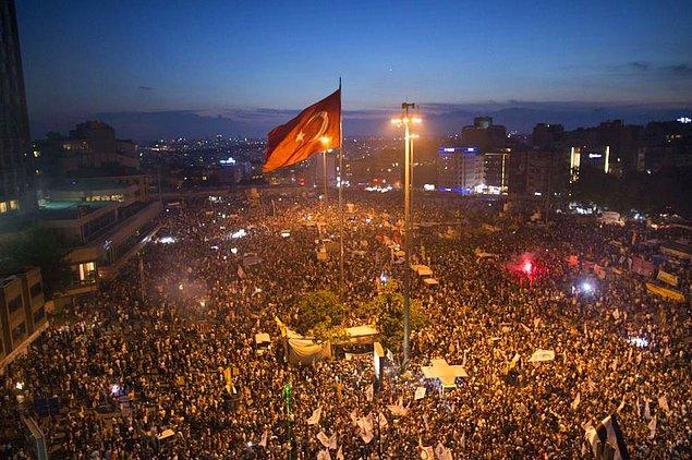 16. Gezi Parkı'nı korumak için başlatılan protestoların en merkezinde bulunmuş olmak ve hayatınız boyunca bunun gururunu duyacağınızı bilmek.