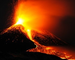 Etna Kül Ve Lav Püskürtmeye Devam Ediyor