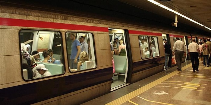 Metroda Muhalif Gazete Satış Yasağı Devri