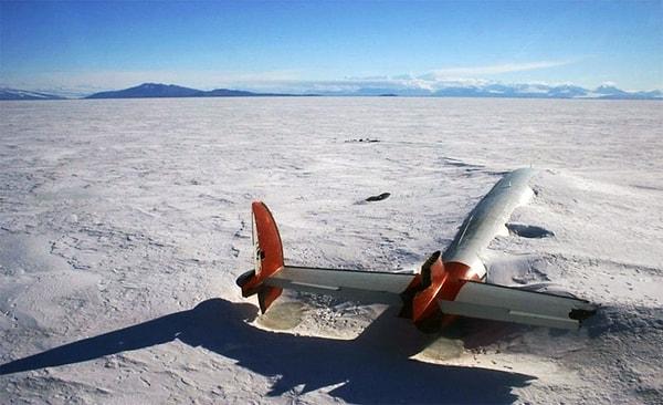 12. 12- Pegasus Kalıntıları / McMurdo Sound, Antartika