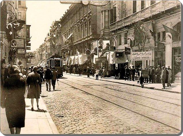 15. İstiklal Caddesi - 1928