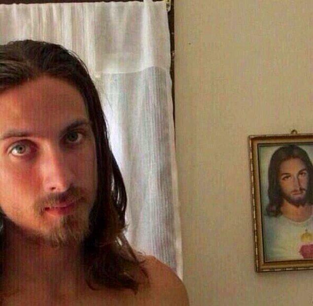 2. Jesus ile Selfie qeyfi :))) diyen genç