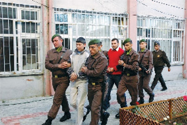 5. Mehmet Karahasan ve Yiğit Bekçe (OTOBAN KATİLLERİ)