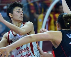 Alba Torrens Hastaneye Kaldırıldı