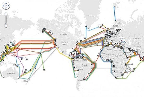 Onbinlerce kilometre uzunluğundaki denizaltından geçen fiberoptik kablolar tüm Interneti birbirine bağlıyor!