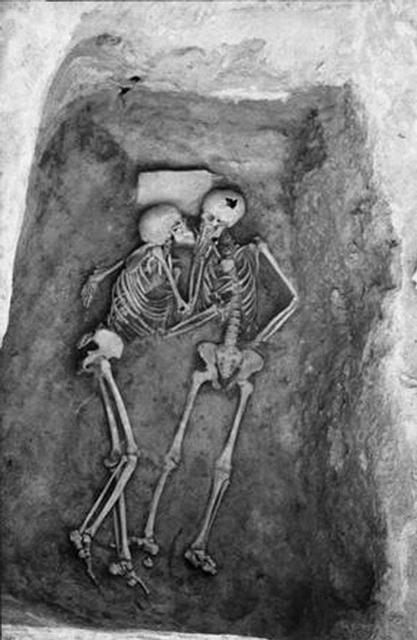 6000 yıl önce İran'da gömülen iki kişinin kemikleri