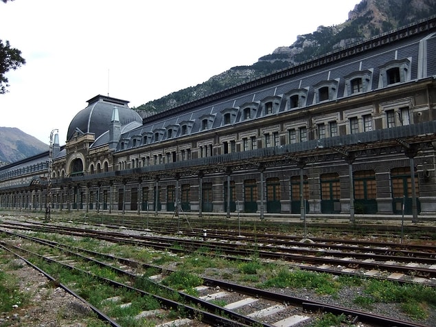 12. Canfranc Tren İstasyonu / İspanya