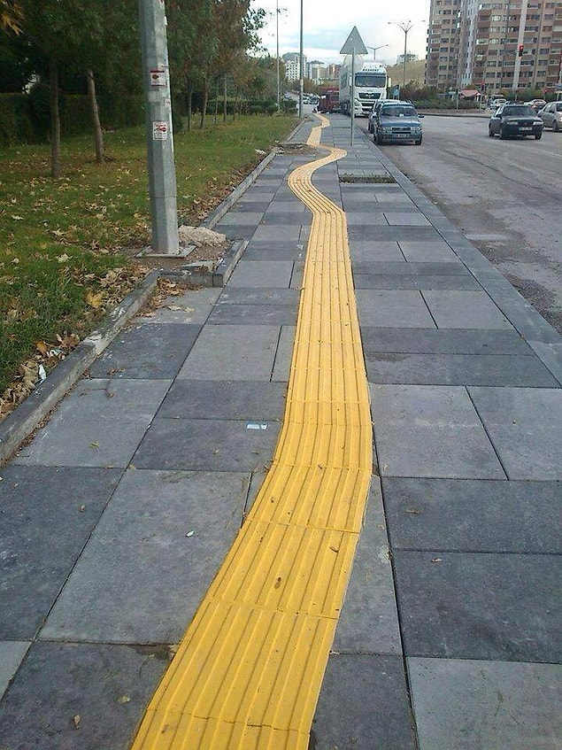 8. Görme engelli arkadaşlarımız için düşünülmüş slalom simülasyonu