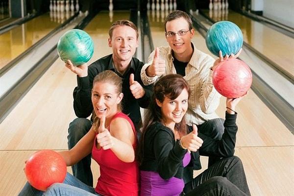 Arkadaş grubunuzla bowling oynamaya gidebilirsiniz.
