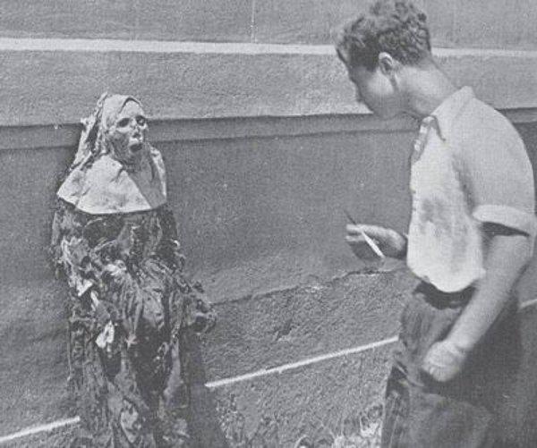 7. 1936-39 arasında ispanya iç savaş sırasında, kilise karşıtı grup 19. yüzyıldan kalan rahibe mezarlarını kazıp cesetleri çıkartıyorlar