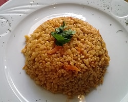 KOLAY YEMEKLER - SEBZELİ BULGUR PİLAVI