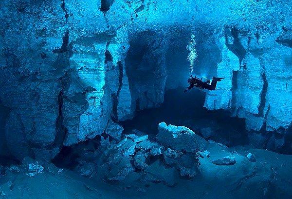 24. Rusya'nın büyüleyici su altı mağarası