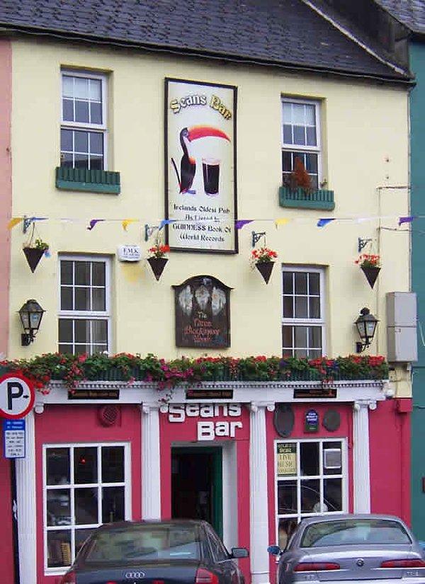 Düz 900. Sean’s Bar. İrlanda… Tabii ki bir pub!
