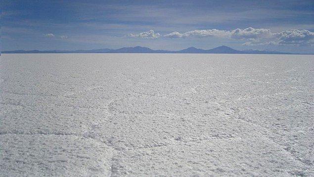 7. Dünyanın En Düz Yeri - Uyuni Tuz Gölü, Bolivya
