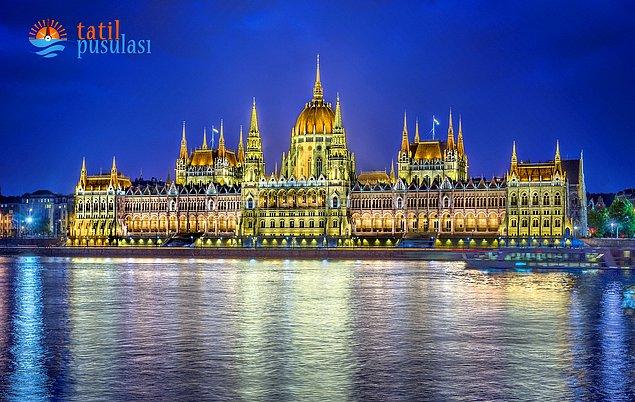6. Budapeşte’nin tarih kokan bir atmosferi,festivalleri ve içine kapalı bir toplumu (öyle ki 9. yüzyıldan bu yana dillerini korumuşlar)