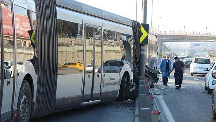 Metrobüs E-5'e Daldı