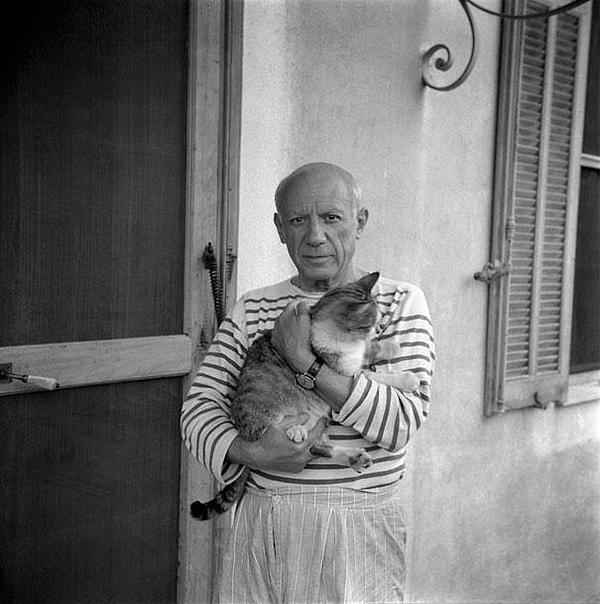 16. Pablo Picasso ile kedisi